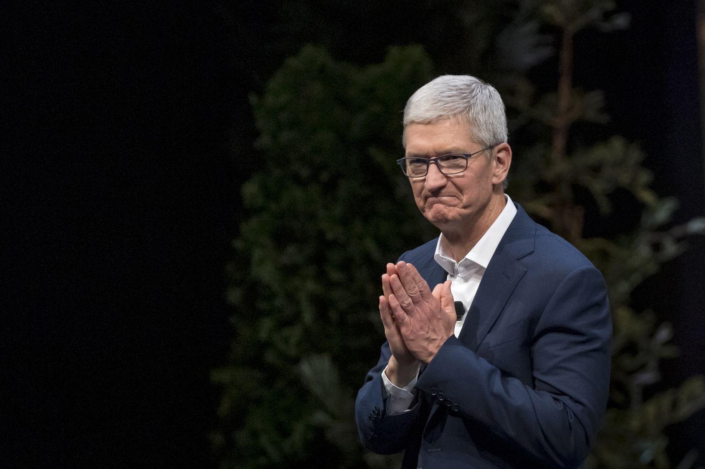 Tim Cook CEO Apple thành tỷ phú