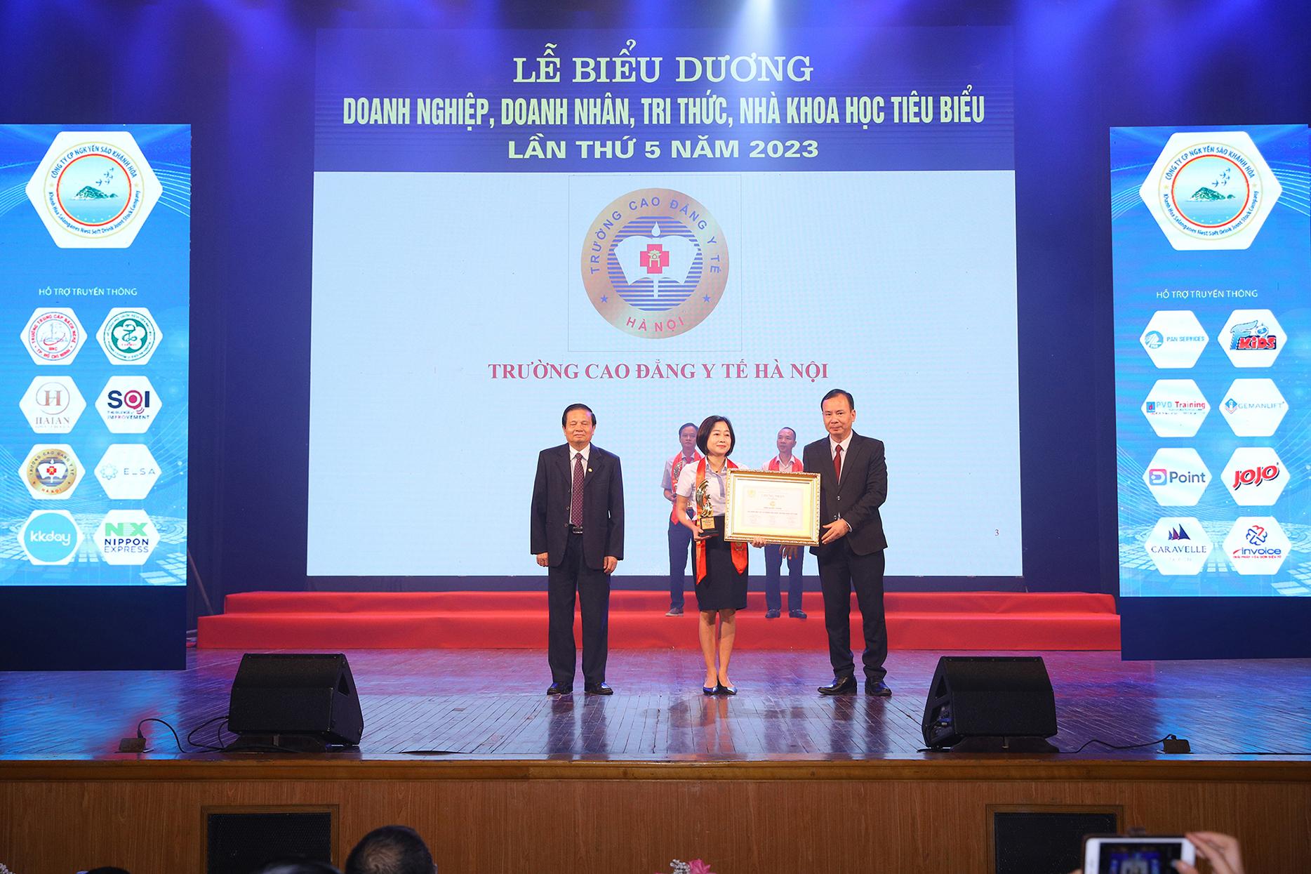 Trường Cao đẳng Y tế Hà Nội được Vinh danh Top 10 Thương hiệu được tin dùng nhất Việt Nam