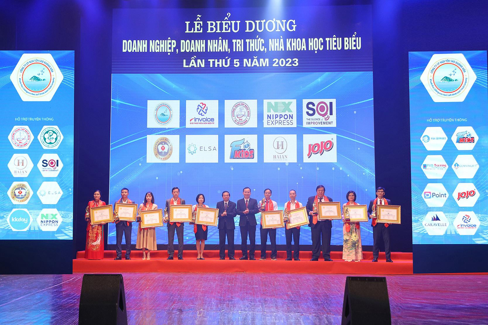 Top 10 doanh nghiệp được vinh danh tại Vietnam Award 2023