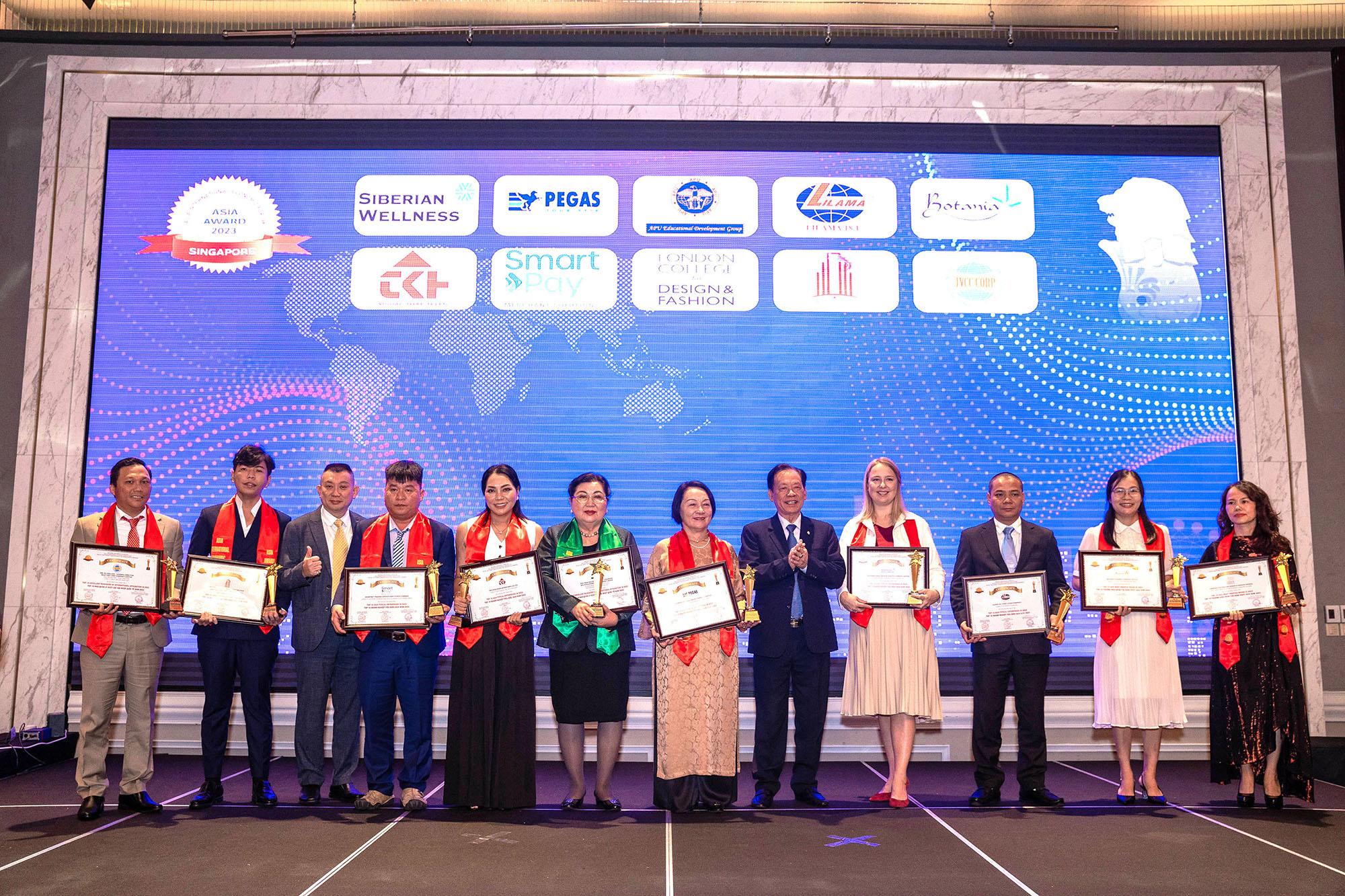 Doanh nghiệp Việt lọt top 10 “Asia Award 2023” tại Singapore