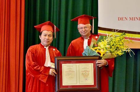 Danh hiệu tiến sĩ, giáo sư danh dự tại Việt Nam